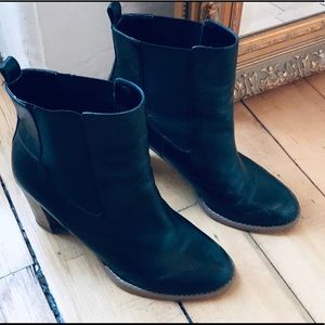 Classic black leather booties with wooden heel.